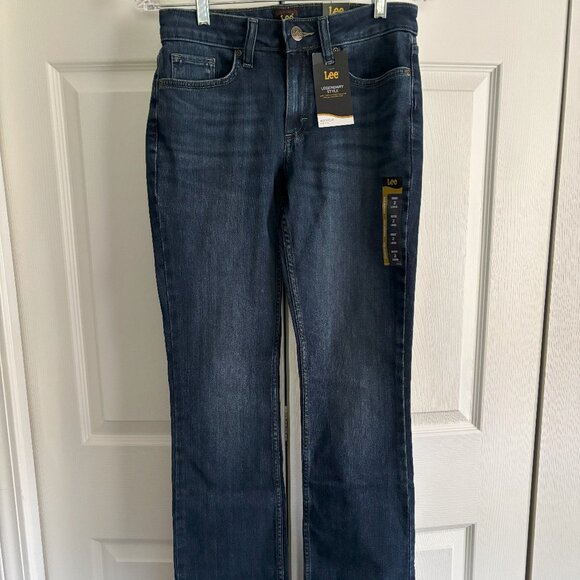 New with tags, Women's Lee Bootcut, Mid Rise Jeans.  Size 2 Long - Picture 1 of 2